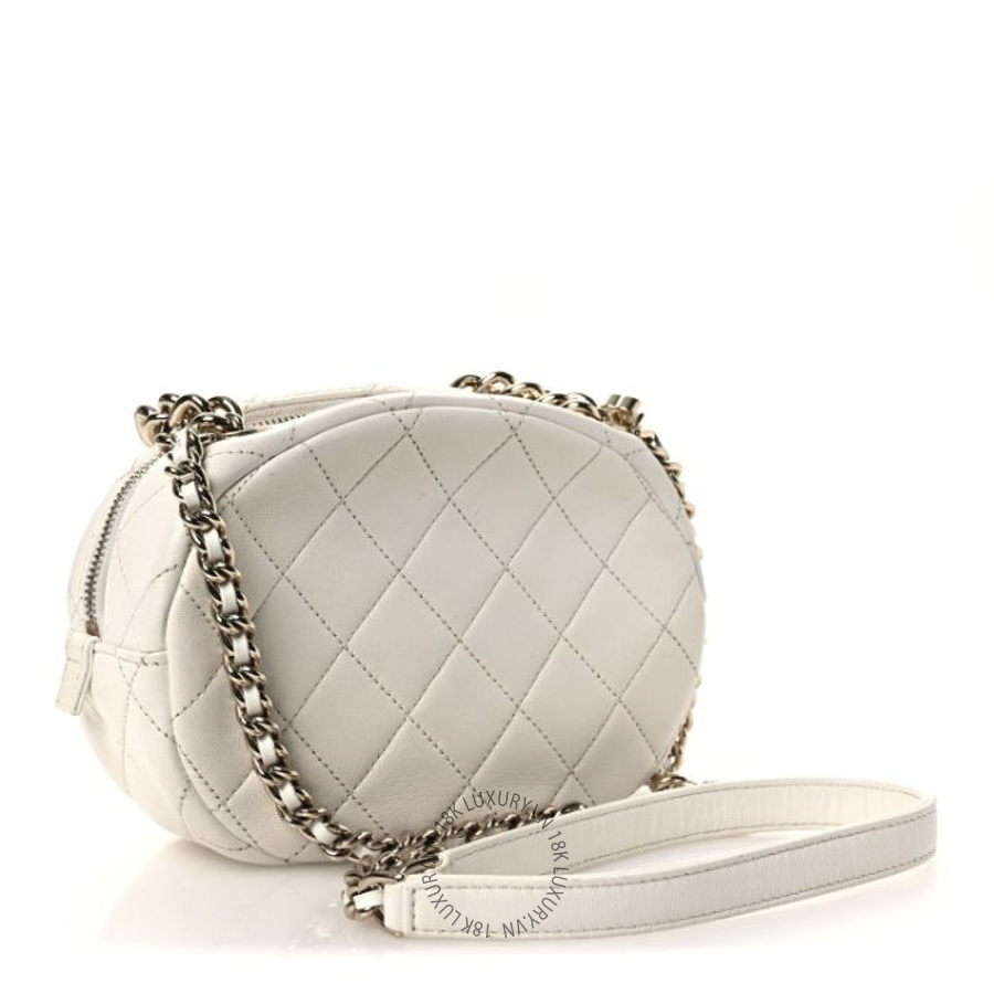 Túi Đeo Chéo Chanel Lambskin Quilted Studded Case White CDBC317
