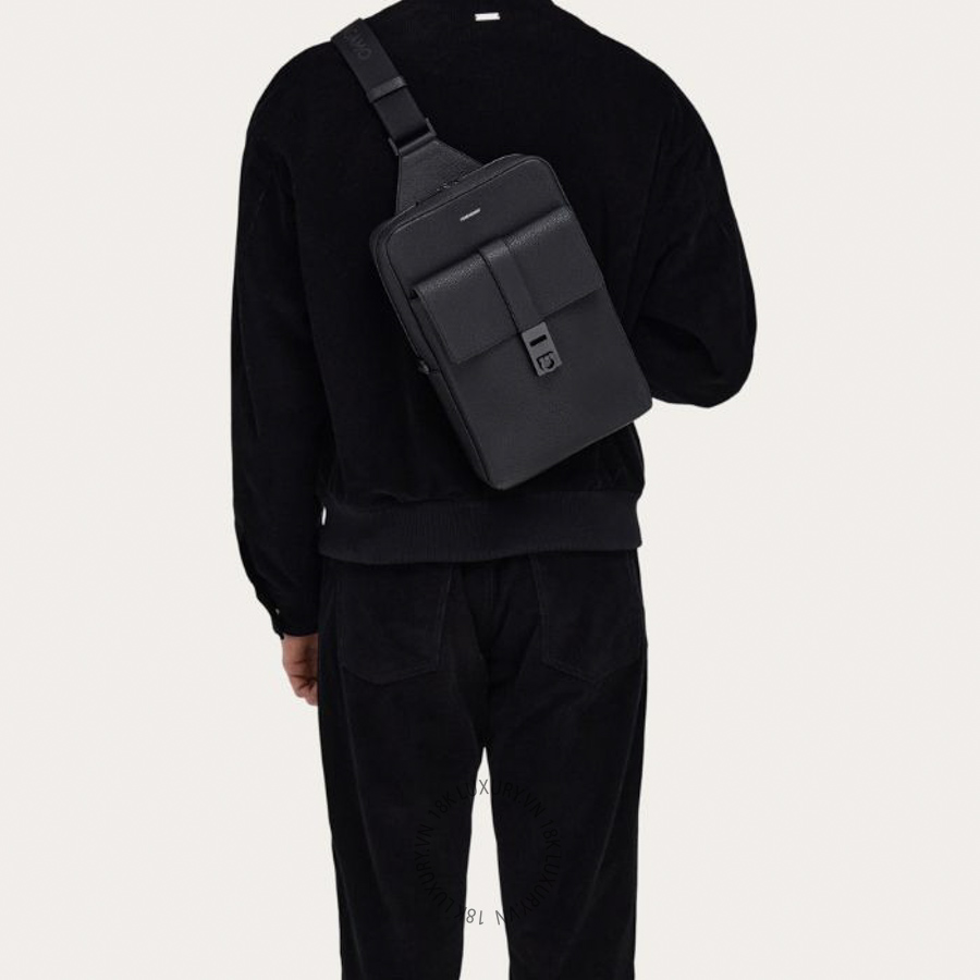 Túi đeo chéo Salvatore Ferragamo hug buckle slingbag black 241772784936 PUCH028