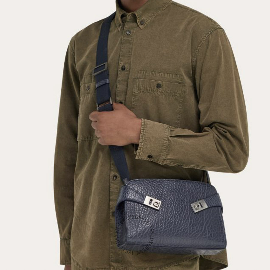 Túi đeo chéo Salvatore Ferragamo hug messenger bag navy blue 241790795500 PUCH014