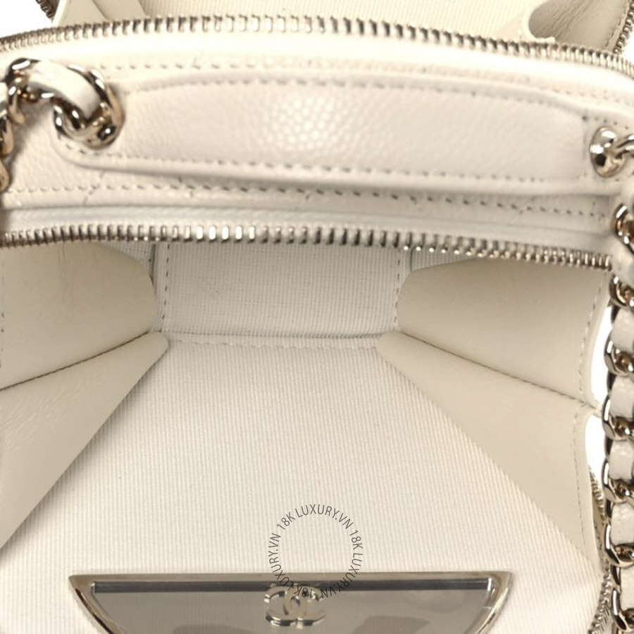Túi Hộp Đeo Chéo Tròn Chanel Caviar Quilted Round Handle With Care Vanity With Chain White CDBC1027 19 Túi Hộp Đeo Chéo Tròn Chanel Caviar Quilted Round Handle With Care Vanity With Chain White CDBC1027