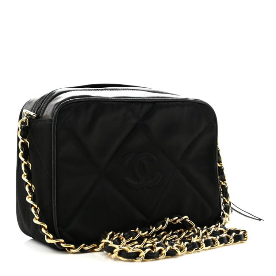 Túi Hộp Vuông Chanel Satin Quilted Tassel Camera Case Black CDBC795