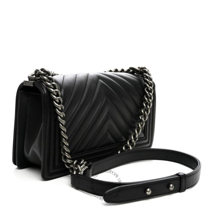 Túi Xách Đeo Chéo Chanel Calfskin Chevron Quilted Medium Boy Flap Black CDBC985