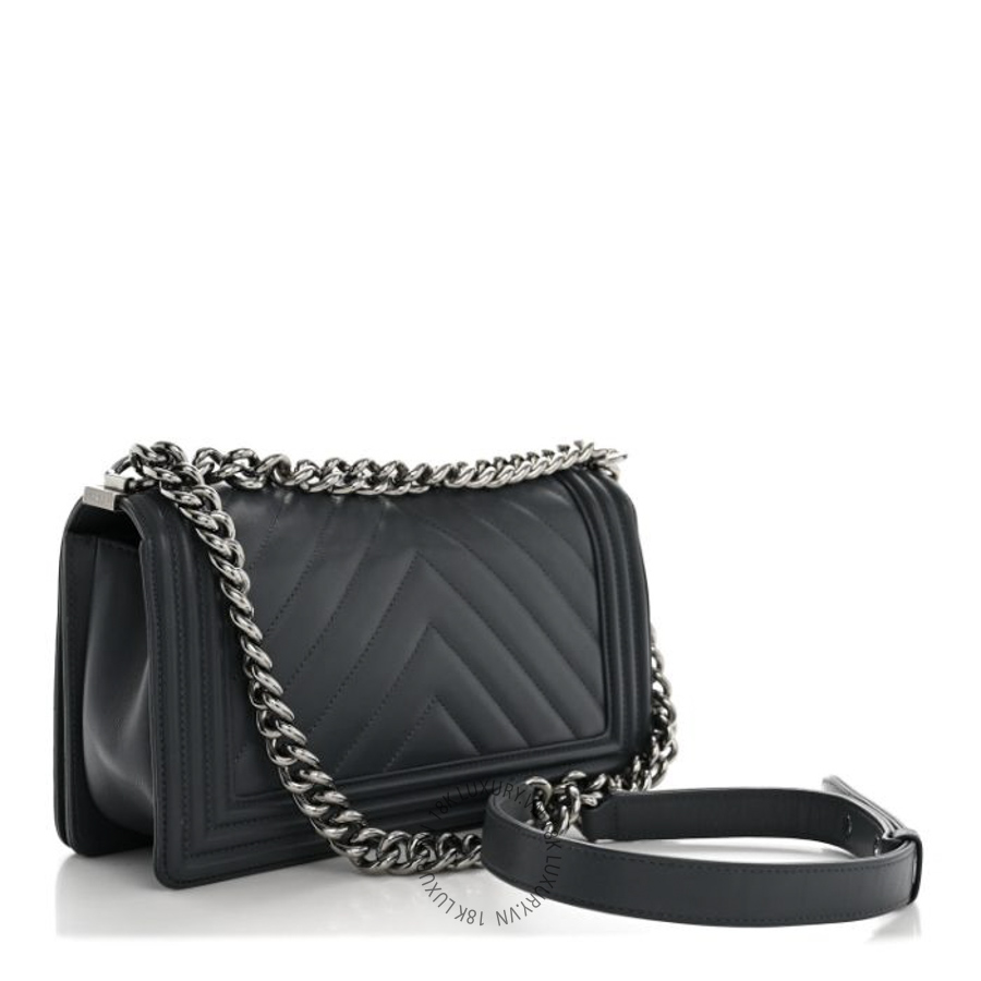 Túi Xách Đeo Chéo Chanel Calfskin Chevron Quilted New Medium Boy Flap Dark Navy Blue CDBC1086