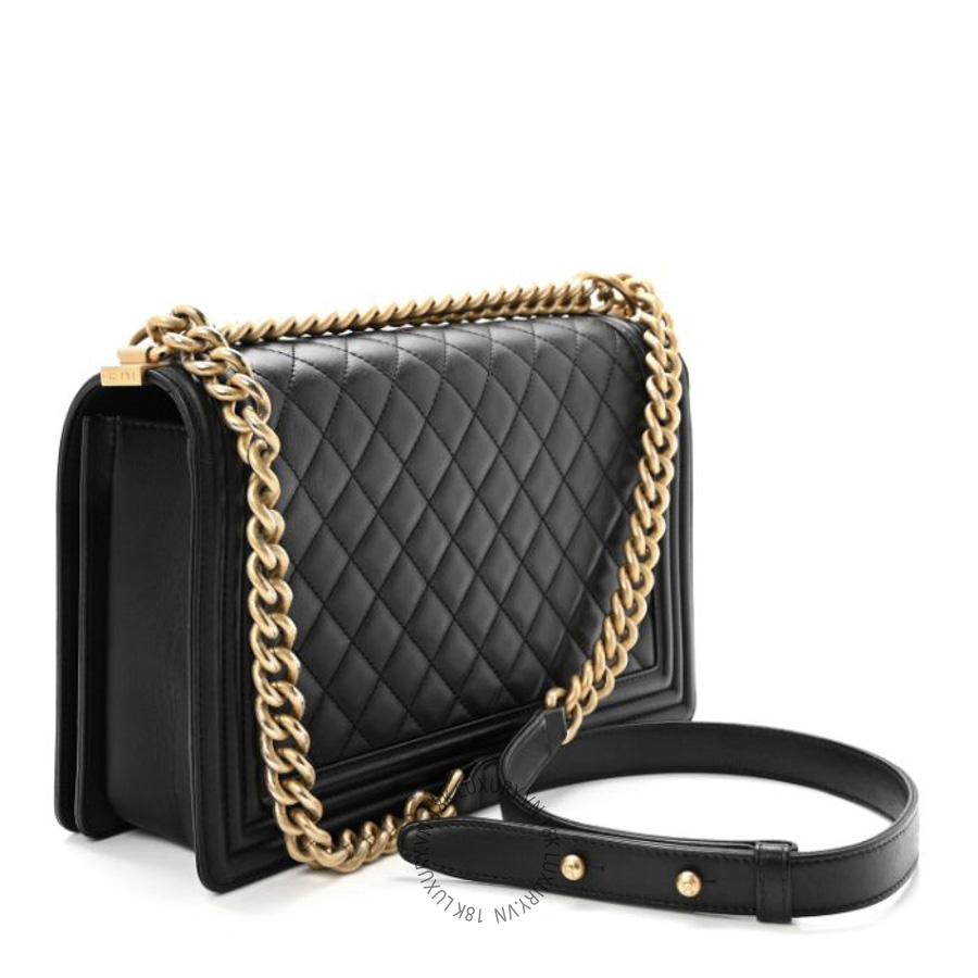 Túi Xách Đeo Chéo Chanel Calfskin Quilted New Medium Boy Flap Black CDBC345
