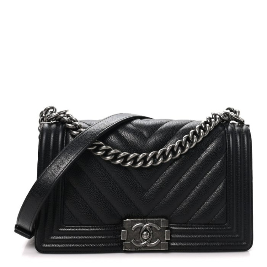 Túi Xách Đeo Chéo Chanel Caviar Chevron Quilted Medium Boy Flap Black CDBC541