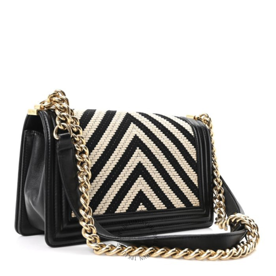 Túi Xách Đeo Chéo Chanel Fabric Chevron Braided Medium Boy Flap Black White CDBC867