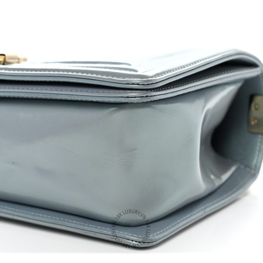 Túi Xách Đeo Chéo Chanel Iridescent Patent Calfskin Quilted Medium Boy Flap Light Blue CDBC969 22 Túi Xách Đeo Chéo Chanel Iridescent Patent Calfskin Quilted Medium Boy Flap Light Blue CDBC969