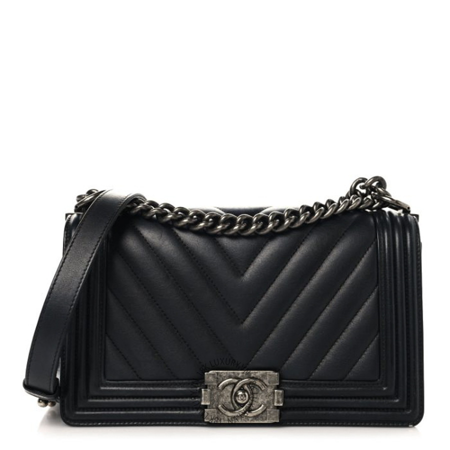 Túi Xách Đeo Chéo Chanel Lambskin Chevron Quilted Medium Boy Flap Black CDBC267