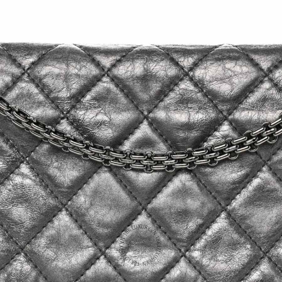 Túi Xách Đeo Chéo Chanel Metallic Aged Calfskin Quilted 2.55 Reissue 227 Flap Dark Silver CDBC495 18 Túi Xách Đeo Chéo Chanel Metallic Aged Calfskin Quilted 2.55 Reissue 227 Flap Dark Silver CDBC495