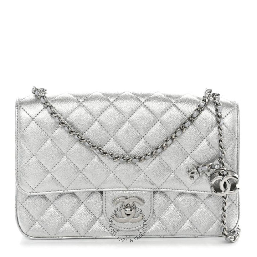 Túi Xách Đeo Chéo Chanel Metallic Caviar Quilted Medium CC Slide Flap Silver CDBC355