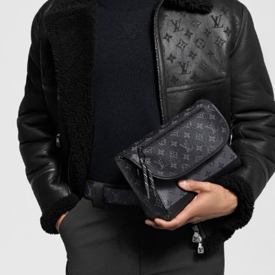 Túi xách đeo chéo Louis Vuitton Pulse Messenger M12681 NTLV368