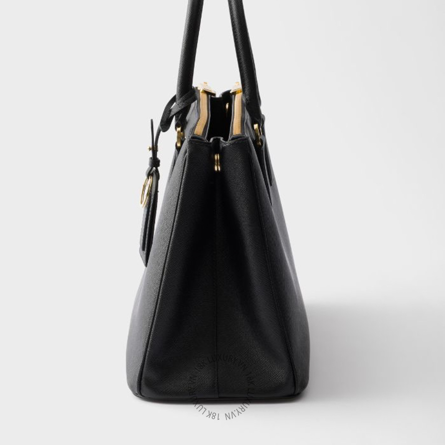 Túi xách đeo chéo Prada Galleria large Saffiano leather bag 1BA506_NZV_F0002_V_EPP NTPR199 22 Túi xách đeo chéo Prada Galleria large Saffiano leather bag 1BA506_NZV_F0002_V_EPP NTPR199