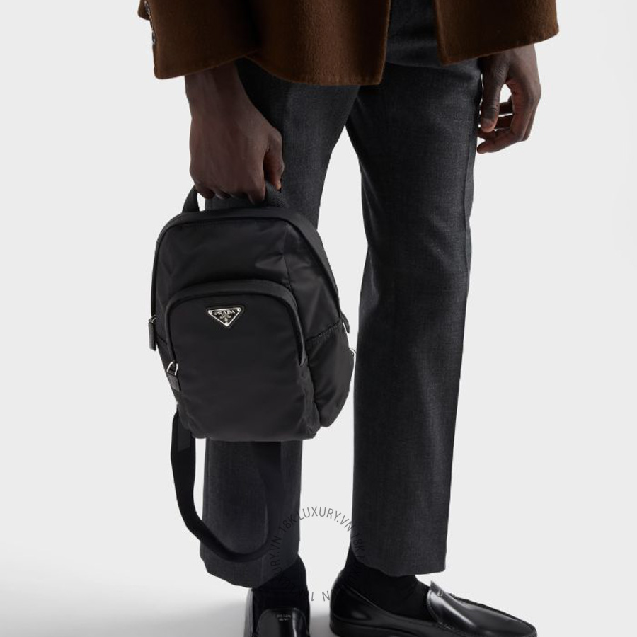 Túi xách đeo chéo Prada Re-Nylon and Saffiano leather backpack 2VZ116_2DMG_F0002_V_OOO NTPR231