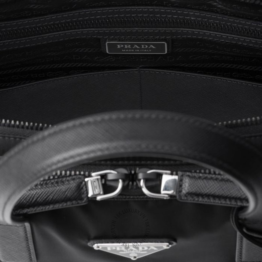 Túi xách đeo chéo Prada Re-Nylon and Saffiano leather briefcase 2VE005_2DMH_F0002_V_XOO NTPR310 15 Túi xách đeo chéo Prada Re-Nylon and Saffiano leather briefcase 2VE005_2DMH_F0002_V_XOO NTPR310