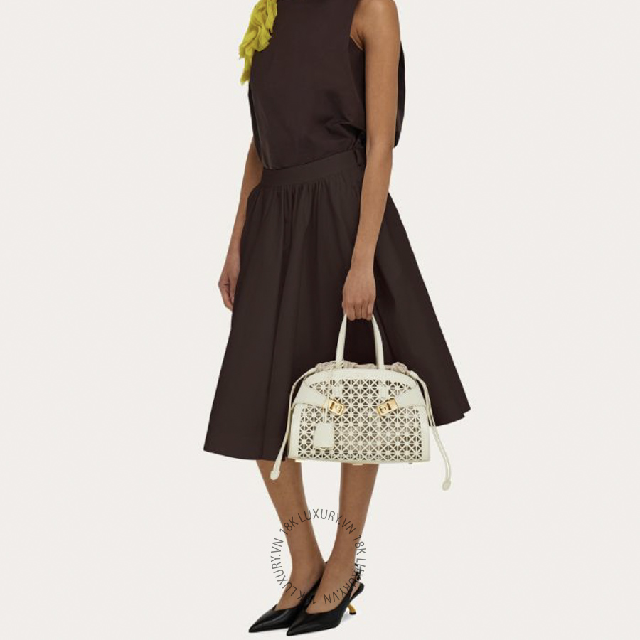 Túi Xách Đeo Chéo Salvatore Ferragamo Hug handbag (M) Mascarpone 21A675793425 MTRK195