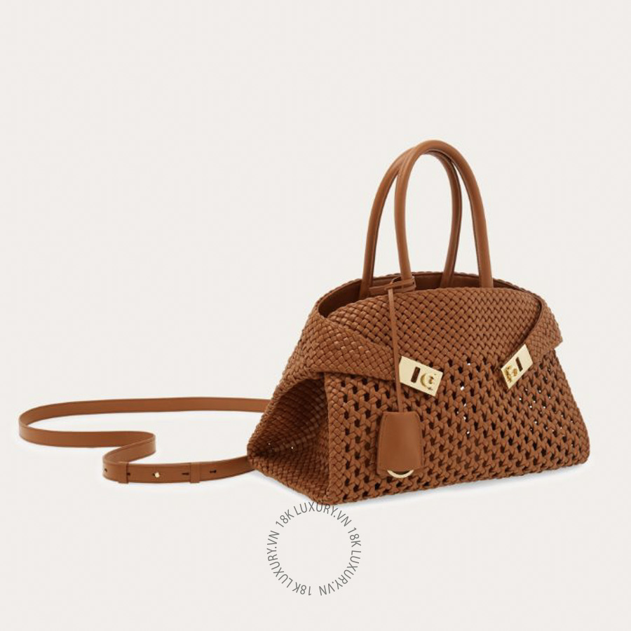 Túi Xách Đeo Chéo Salvatore Ferragamo Hug handbag (M) Natural brown 21A474789997 MTRK252 16 Túi Xách Đeo Chéo Salvatore Ferragamo Hug handbag (M) Natural brown 21A474789997 MTRK252