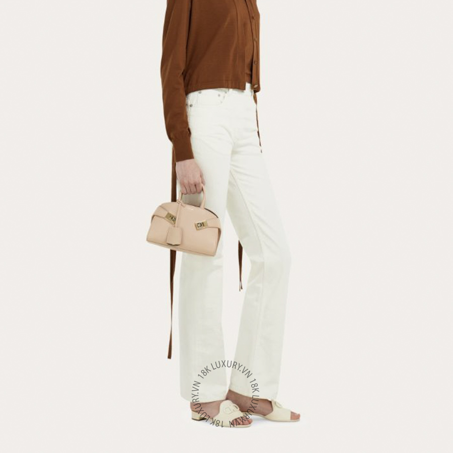 Túi Xách Đeo Chéo Salvatore Ferragamo Hug handbag (XS) Ballet pink 215975796602 MTRK102