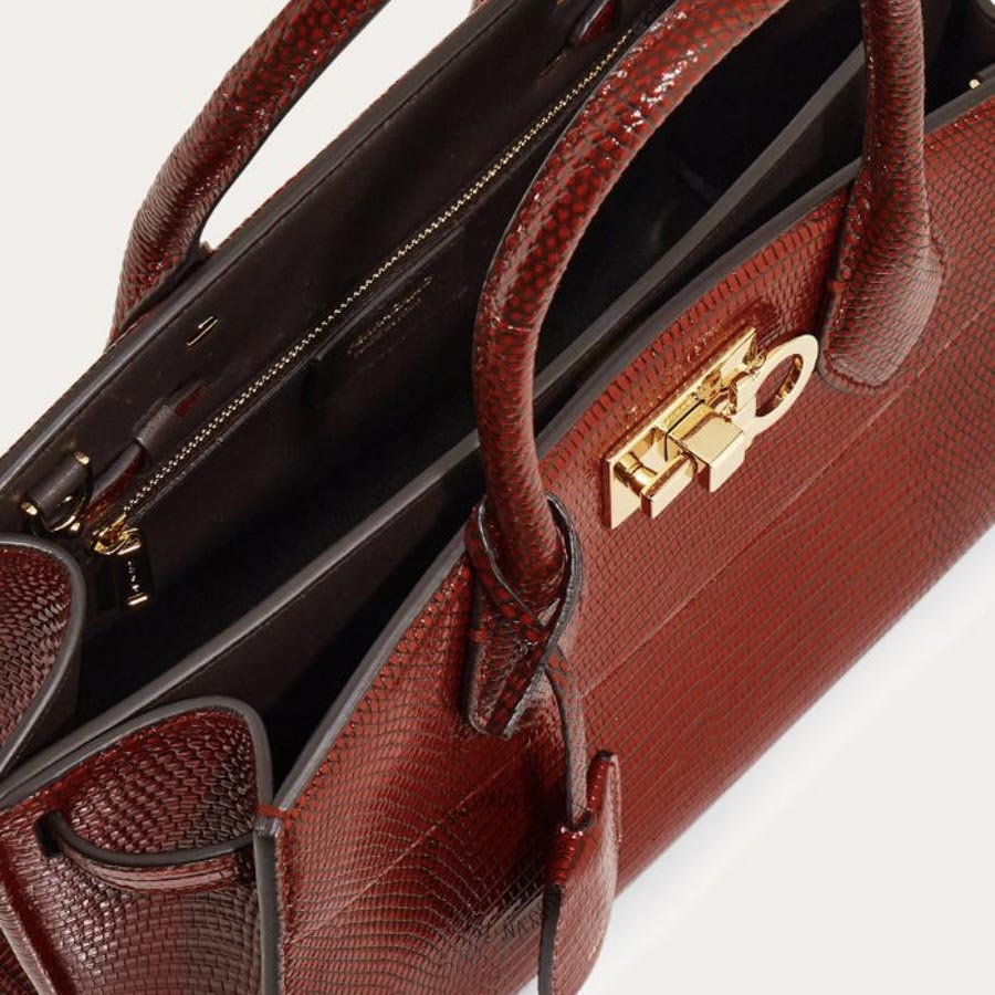 Túi Xách Đeo Chéo Salvatore Ferragamo Studio Soft bag (M) Red 21A779795230 MTRK266 21 Túi Xách Đeo Chéo Salvatore Ferragamo Studio Soft bag (M) Red 21A779795230 MTRK266