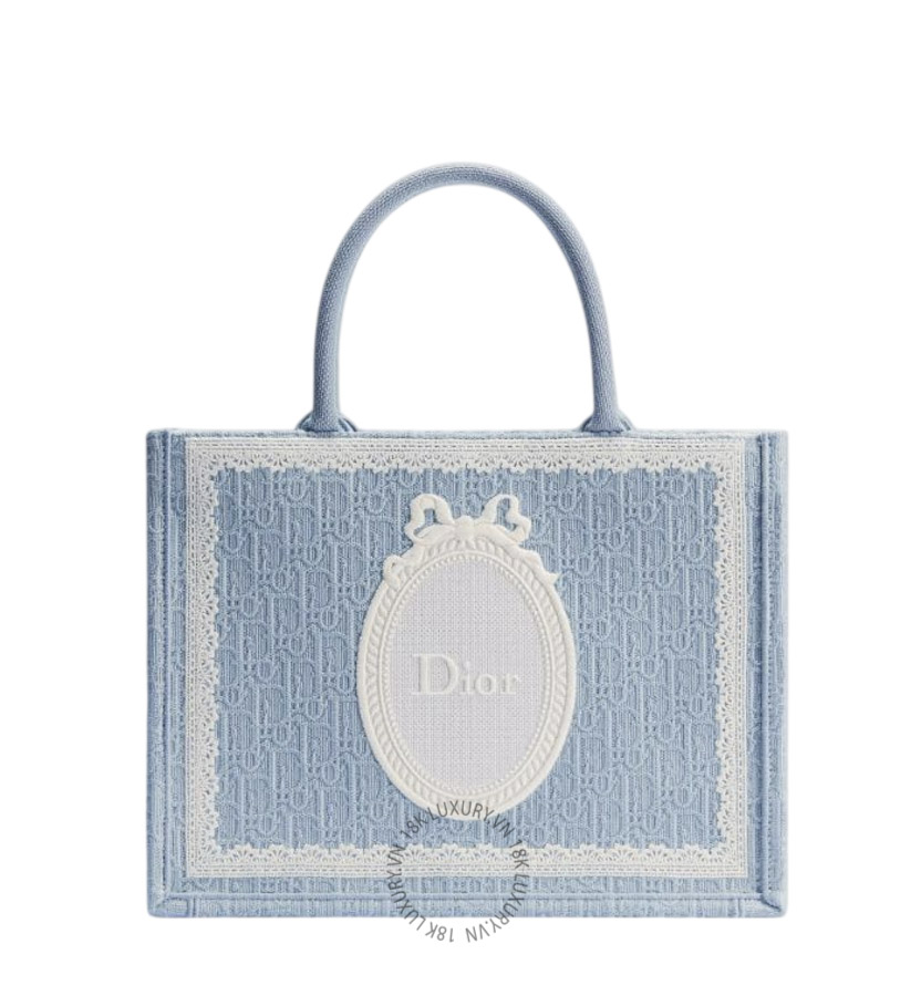 Túi Xách Medium Dior Book Tote with Strap Céleste Blue Dior Oblique Embroidery with White Lace and Dior Médaillon M1354PEHS_M259 AMXM151