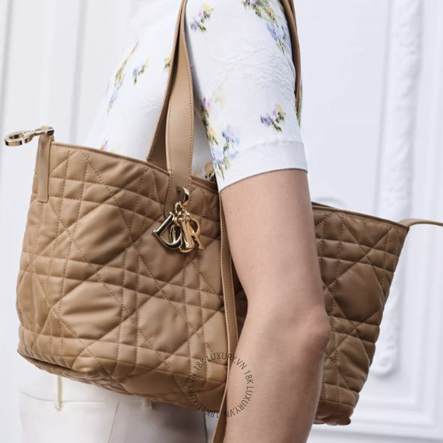 Túi Xách Medium Dior Toujours Bag Camel Macrocannage Calfskin M2821OSNW_M65M AMXM164