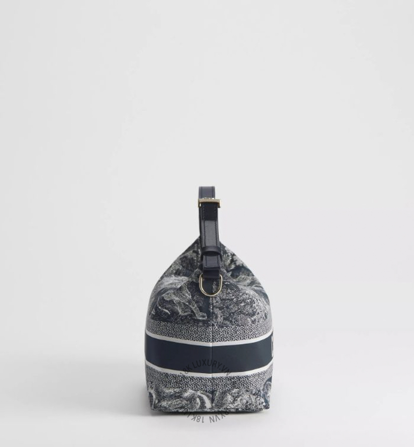 Túi Xách Medium DiorTravel Nomad Pouch Blue Toile de Jouy Reverse Technical Fabric S5554OTEU_M928 RMTM151