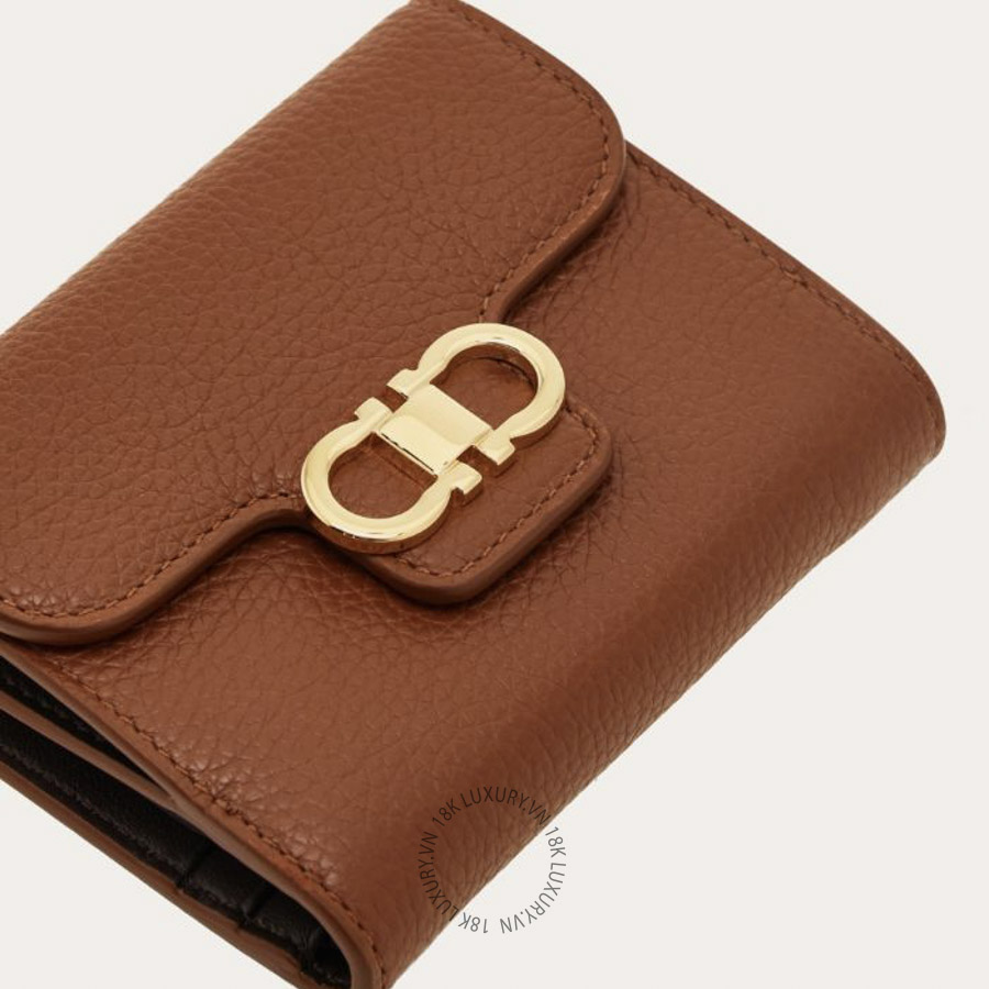 Ví Salvatore Ferragamo Gancini compact wallet cognac 220961785779 WBLP003 24 Ví Salvatore Ferragamo Gancini compact wallet cognac 220961785779 WBLP003